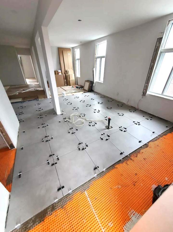 Savoir-faire et créativité pour réussir la remise à neuf d’un bâtiment commercial.